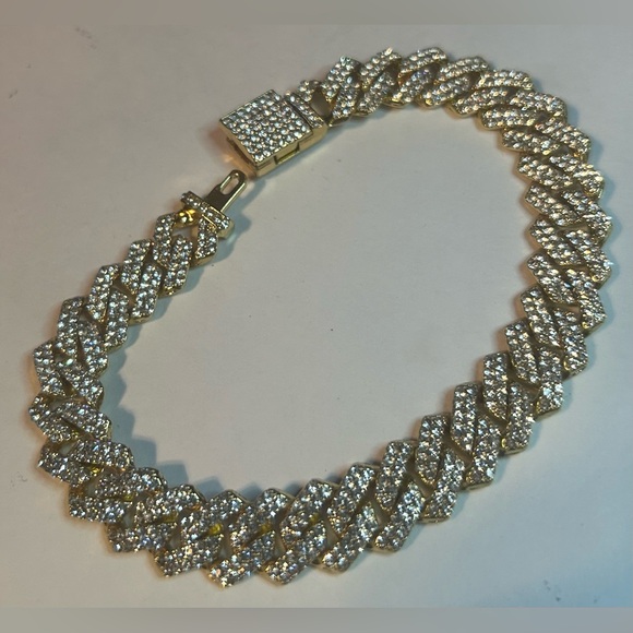 Dazzling Gold Women's Bracelet With Clear Crystal Accents - Picture 10 of 11